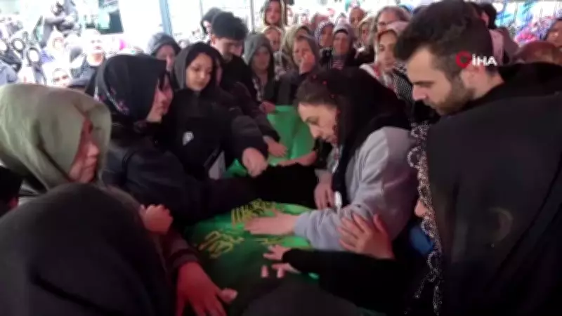 Taciz Mağduru Tuana Torun Gözyaşlarıyla Toprağa Verildi