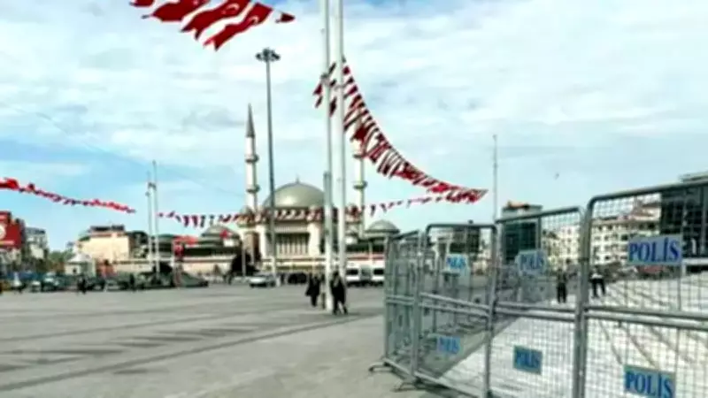 Taksim'de 1 Mayıs Hazırlıkları: Bariyerlerle Kapatılacak