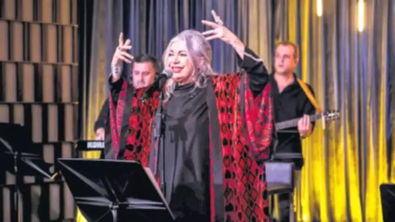 Taner'in Konserine Jale ve Sibel Alaş'tan Vokal Desteği