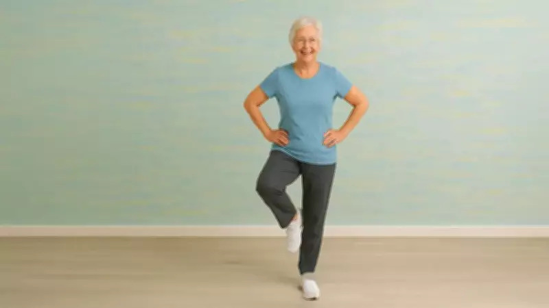 Tek Ayak Üzerinde 10 Saniye Durmak Ölüm Riskini Azaltıyor: Sağlıklı Yaşlanmanın Sırları