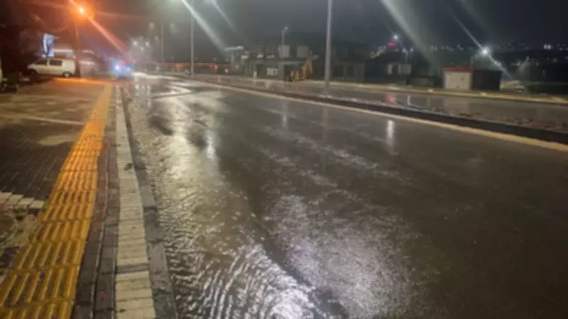 Tekirdağ'da Sağanak Yağış: Yollar Göle Döndü, Trafik Felç Oldu