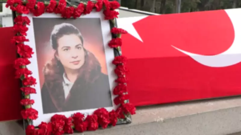 Tiyatro Sanatçısı Feyha Çelenk Son Yolculuğuna Uğurlandı