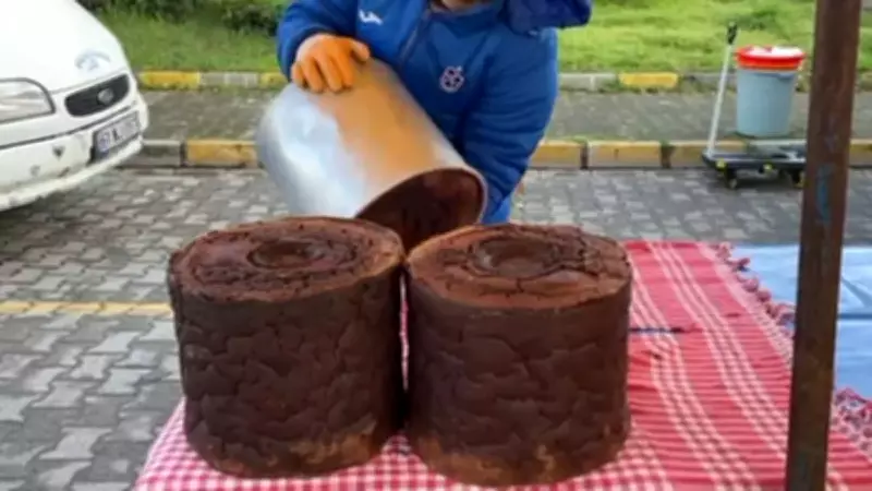 Trabzon'da 15 Saat Pişen Efsane Mısır Ekmeği: Tadına Bakan Müptelası Oluyor!