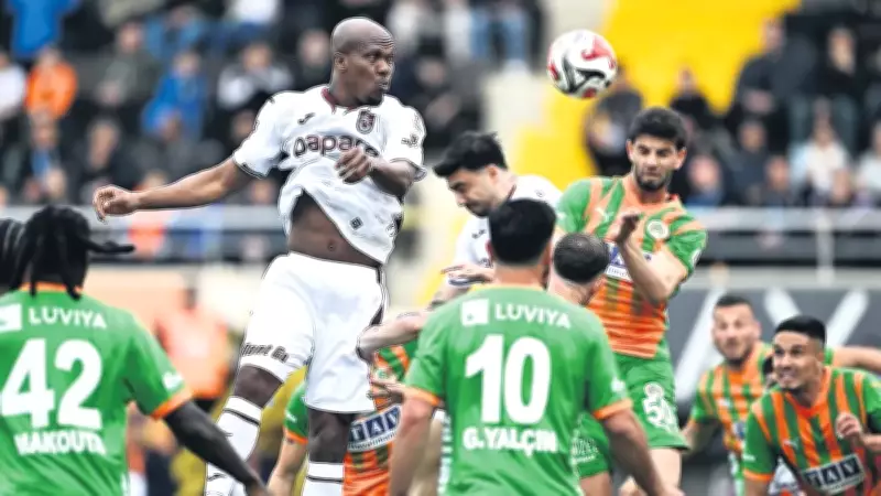 Trabzonspor Alanya'da Berabere Kaldı, Nwakaeme'nin Form Düşüşü Dikkat Çekti