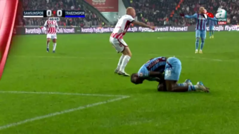 Trabzonspor Samsunspor Maçında Penaltı Bekledi! Hakem Devam Kararı Verdi