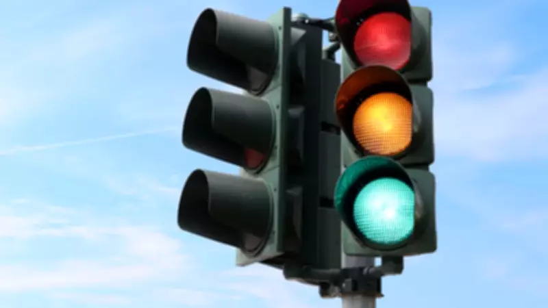 Trafik Işıklarının Renk Sırrı: Ölümcül Kazanın Ardındaki Gerçek