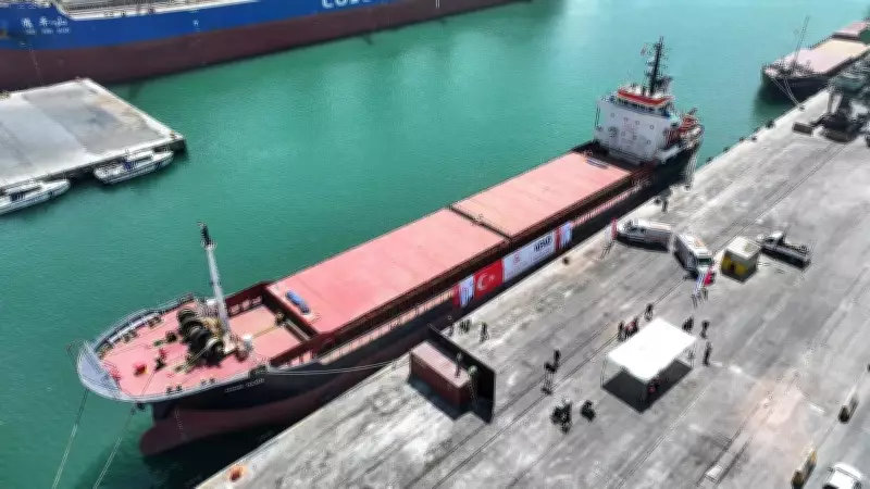 Türkiye'den Lübnan'a 730 tonluk insani yardım gemisi ulaştı