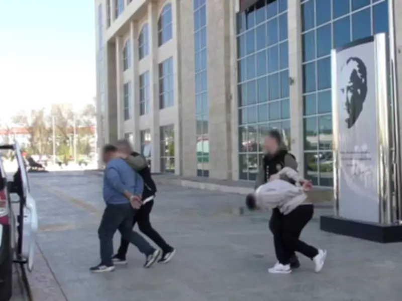 Uşak'ta Narkotik Operasyonu: 5 Gözaltı, 3 Tutuklama, Çok Sayıda Silah Ele Geçirildi