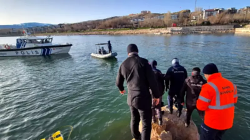 Van Gölü'nde Kaybolan 17 Yaşındaki Boran Öner'in Cansız Bedeni Bulundu