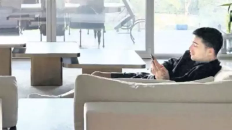 Yasemin Şefkatli'den Eğlenceli Video: Belim Tutuldu, Babaları Çok Meşgul