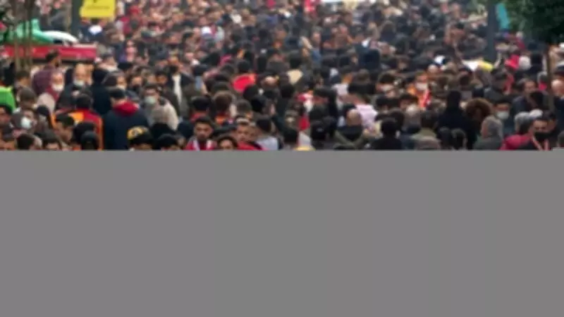 Yeni Dönemin Krizi: 'Ev Genci' Olgusu ve Gençlerin Mutsuzluğu