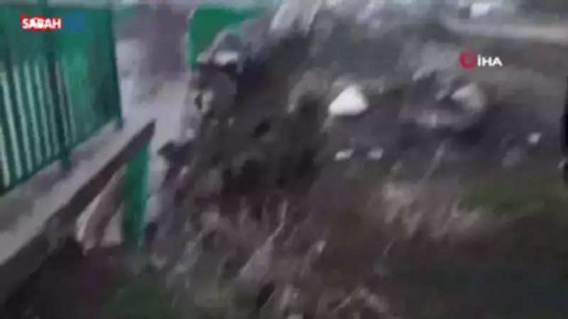 Yüksekova'da Şiddetli Sağanak ve Kar Erimesi İstinat Duvarını Çökertti