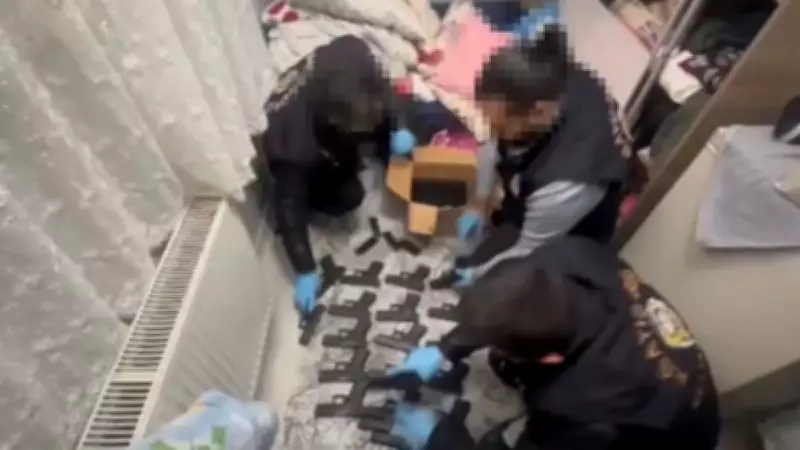 Zeytinburnu'nda Büyük Operasyon: 91 Ruhsatsız Tabanca ve 205 Şarjör Ele Geçirildi