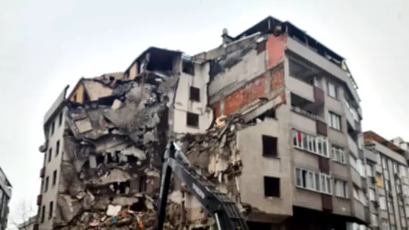 Zeytinburnu'nda Yıkım Faciası: 6 Yaşındaki Tesnim Son Yolculuğuna Uğurlandı