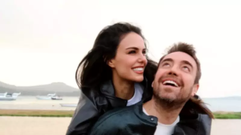 Özgü Kaya ve Murat Dalkılıç Yıldönümlerini Romantik Paylaşımla Kutladı