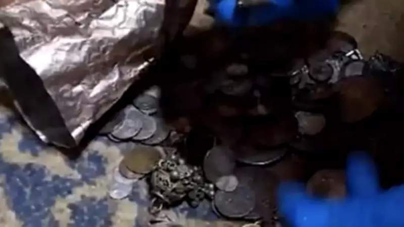 İzmir'de Tarihi Eser Operasyonu: 203 Parça Ele Geçirildi, 1 Şüpheli Yakalandı