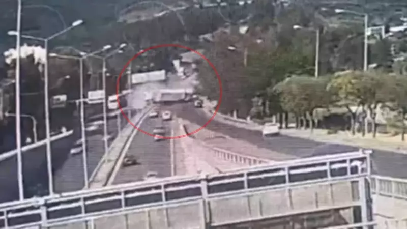 İzmir'deki TIR faciasının görüntüleri ortaya çıktı: 1 polis şehit, 2 ölü