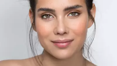 2026'nın Gözde Trendi: Blurry Makyaj ile Gerçek Hayatta Filtre Etkisi