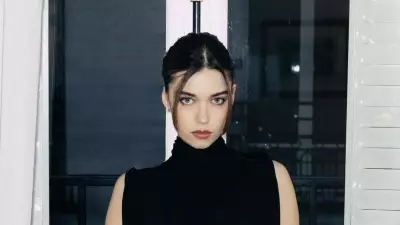 Afra Saraçoğlu'ndan Büyüleyen Pozlar! Yeni Karelerine Sosyal Medyadan Beğeni Yağdı