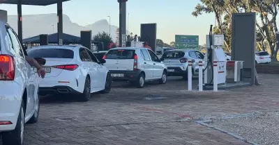Akaryakıt Zammı Öncesi Güney Afrika'da 140 İstasyonda Yakıt Tükendi, Uzun Kuyruklar Oluştu