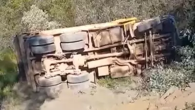 Alanya'da Kamyonun Şarampole Devrilmesi Sonucu Sürücü Hayatını Kaybetti