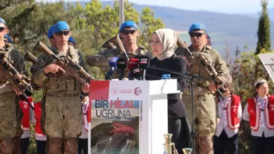 Anzak askerler Gelibolu'da 'Şafak Ayini' ile anıldı