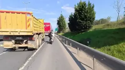 Ataşehir TEM Otoyolu'nda Motosikletteki Kavga Ölümle Sonuçlanmaktan Son Anda Döndü