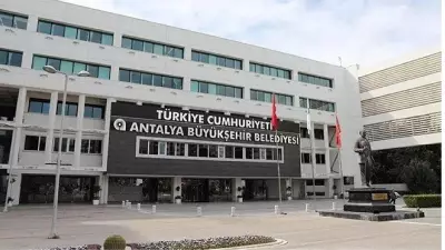 İBB yolsuzluk soruşturmasında Muhittin Böcek'in gelini Zuhal Böcek gözaltına alındı