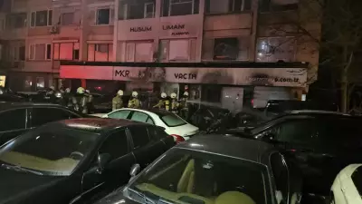 Beşiktaş'ta Araç Kiralama Şirketi Önünde Çıkan Yangında 15 Araç Küle Döndü