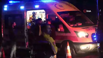 Beykoz'da servis minibüsü ile otomobil çarpıştı: 1'i ağır 12 yaralı