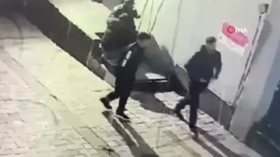 Beyoğlu'nda 'Yardım' Kılıfıyla Yankesicilik: İki Şüpheli Suçüstü Yakalandı