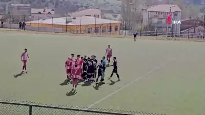 Bilecik'te Amatör Lig Play-Off'unda Saha İçi Kavgası: Uçan Tekmeler ve Yumruklar