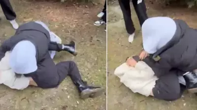 Bolu'da Liseli Kızların Park Kavgası: Yerdeki Arkadaşlarını Dakikalarca Darbettiler