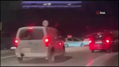 Bursa'da kontak anahtarı üzerinde unutulan kargo aracı çalındı, kovalamaca kamerada