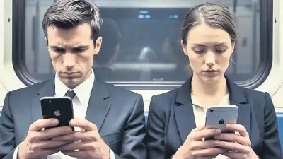 Cep Telefonuna Bakmak Boyun Disklerinizi Ezerek Sağlığınızı Tehdit Ediyor