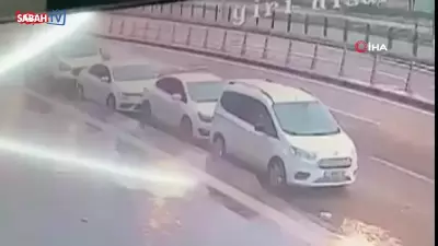 Diyarbakır'da Ticari Taksi Kontrolden Çıktı: 3 Otomobile Çarpıp Takla Attı