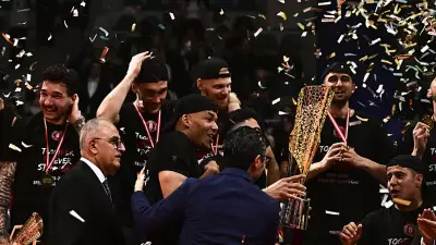 Efeler Ligi şampiyonu Ziraat Bankkart kupasına kavuştu