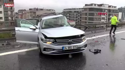 Çekmeköy'de Zincirleme Kaza: Yağmurda Kaygan Yolda 3 Araç Çarpıştı, 1 Ağır 4 Yaralı