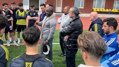 Eski Fenerbahçeli Steven Appiah, Akademide Genç Yeteneklerle Buluştu