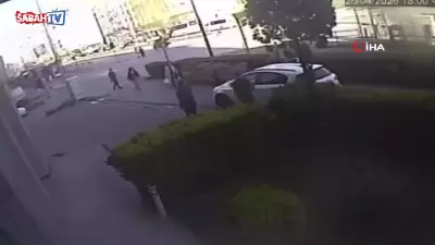 Eskişehir'de kaldırımda yürüyen kadın otomobilin altında kaldı