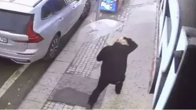 Eskişehir'de kuvvetli rüzgar camı patlattı, yoldan geçen adamın başına düştü