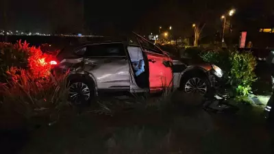 Fatih'te sürücü direksiyon hakimiyetini kaybetti: Araç takla atarak parka savruldu