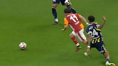 Galatasaray-Fenerbahçe derbisinde penaltı kararı tartışma yarattı