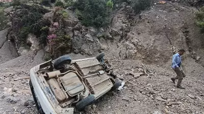 Gaziantep'te otomobil dere yatağına devrildi: Sürücü yaralandı