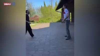 Hakan Çalhanoğlu, Ünlü Oyuncu Michele Morrone'ye Milli Formasını Hediye Etti