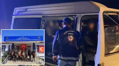 Hatay'da göçmen kaçakçılığı operasyonu: Minibüsten 14 kaçak göçmen çıktı