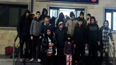 Jandarma Göçmen Kaçakçılığı Operasyonunda 4 Şüpheli Yakaladı, 77 Göçmene El Konuldu