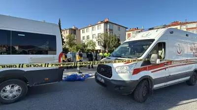 Karabük'te 3 yaşındaki çocuk servis minibüsünün çarpması sonucu hayatını kaybetti