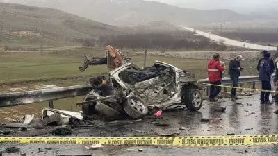 Malatya'da Feci TIR Kazası: Otomobil Hurdaya Döndü, 3 Genç Hayatını Kaybetti