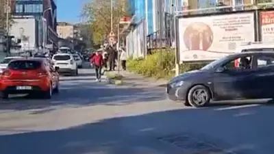 Maltepe'de sürücüyü darbedip motosikletine el koydular